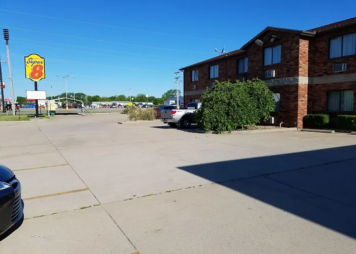 Super 8 By Wyndham Independence Ks Hotel