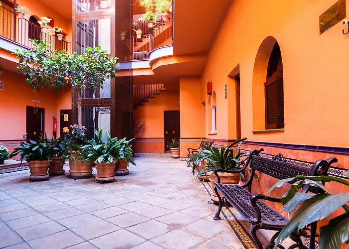 Patio De La Alameda