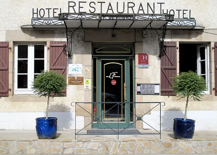 Logis Hôtel Deshors-Foujanet