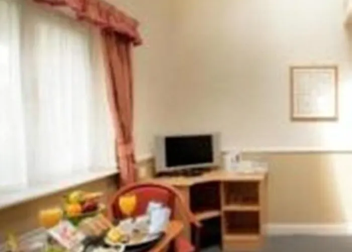 Moreton Park Hotel