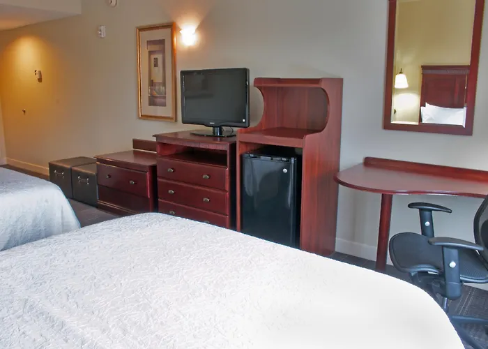 Hampton Inn & Suites Norfolk-Airport