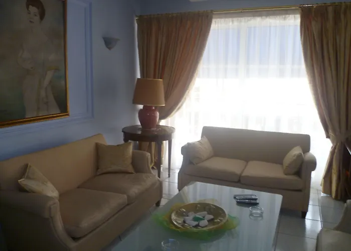Triton Hotel Piraeus