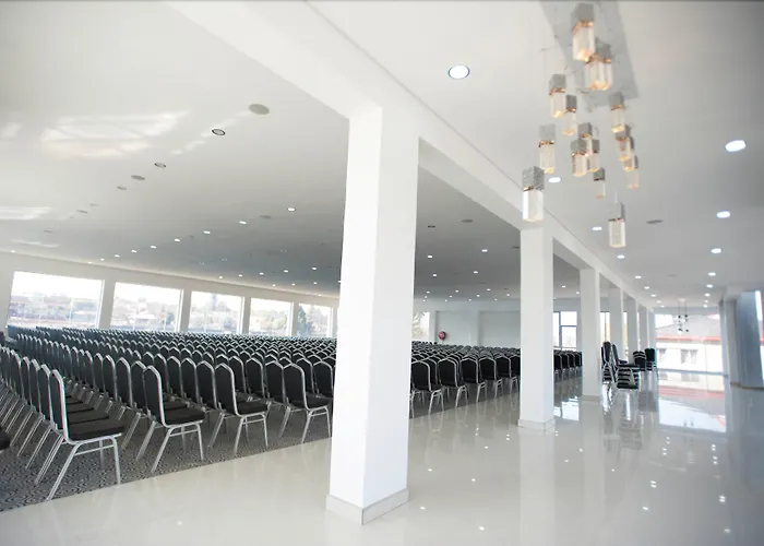 The Lakes Hotel & Conference Centre