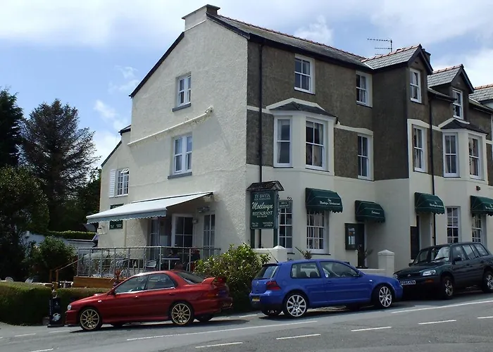 The Moelwyn Hotel & Restaurant