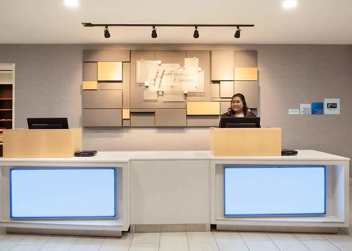 Holiday Inn Express & Suites Lincoln City By Ihg