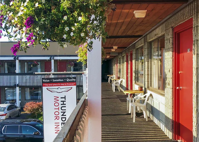 Thunderbird Motor Inn