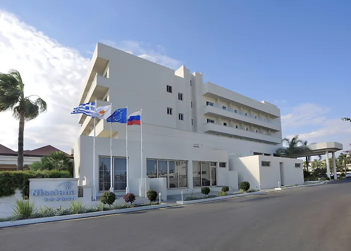 Nissiana Hotel & Bungalows