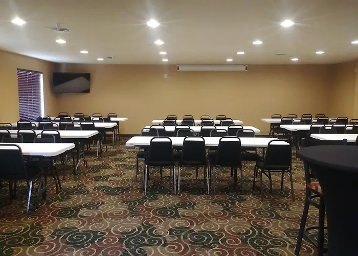 Cobblestone Hotel & Suites - Broken Bow