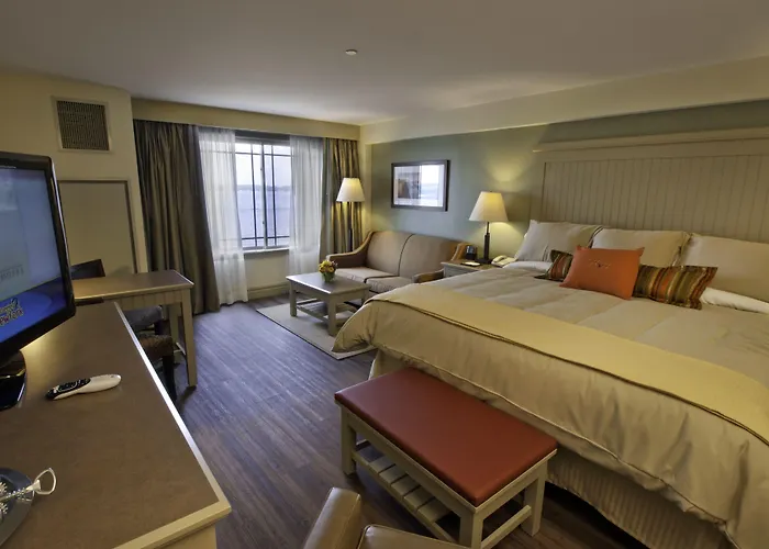 1000 Islands Harbor Hotel