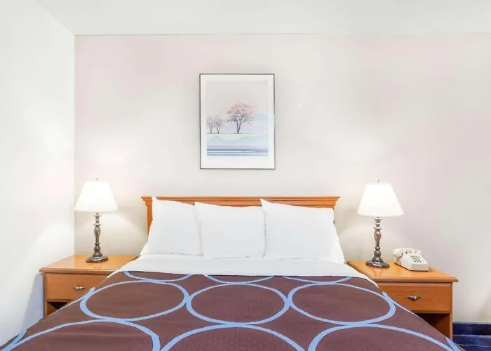 Super 8 By Wyndham Montgomery Maybrook