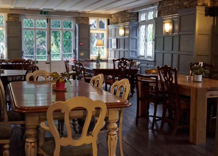 Bankes Arms Hotel