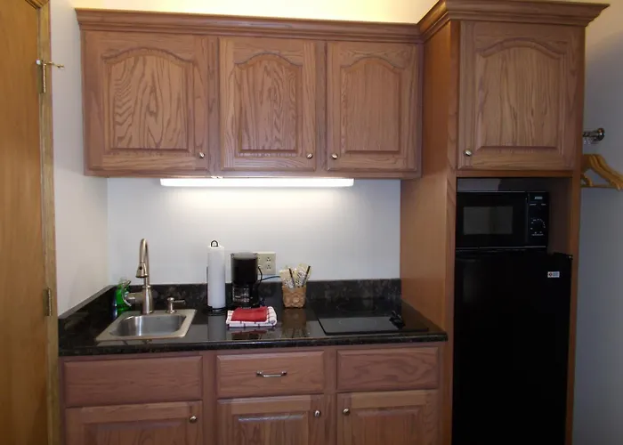 Shepherd Mountain Inn & Suites