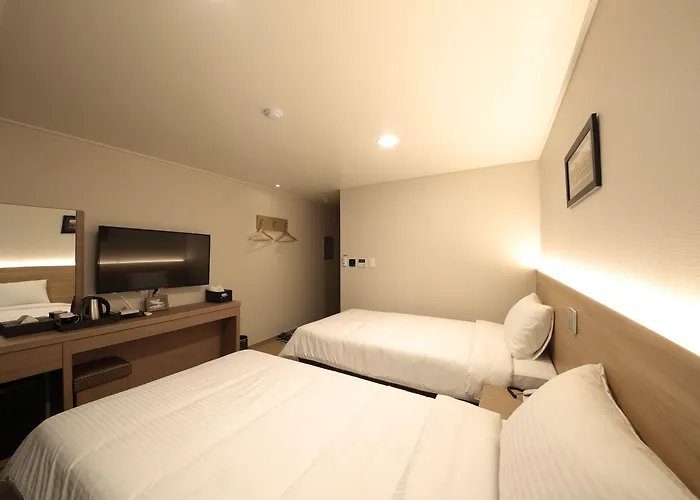 Harbor Hotel