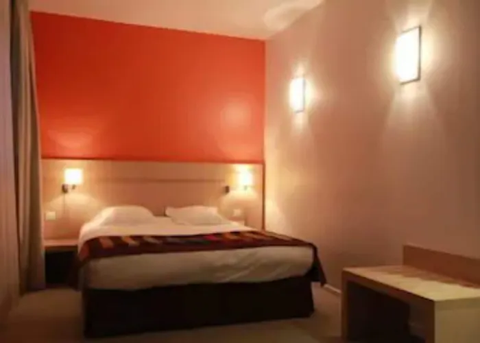 Esatitude Hotel