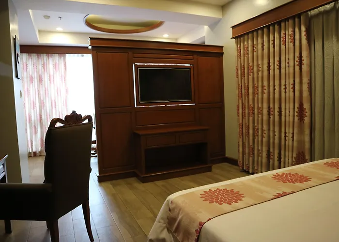 Paragon Hotel And Suites