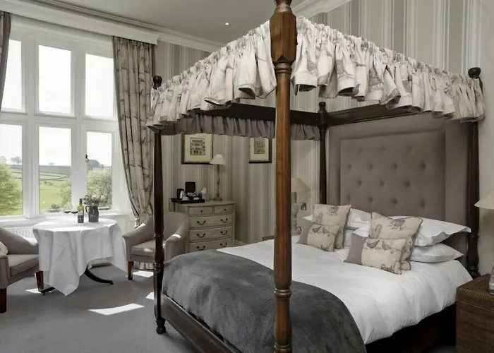 Falcon Manor Hotel