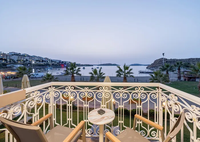 Navalia Hotel