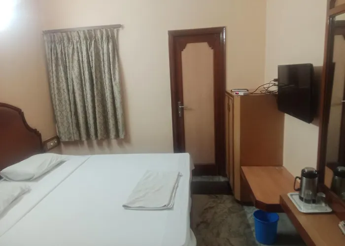 Hotel Valluvar