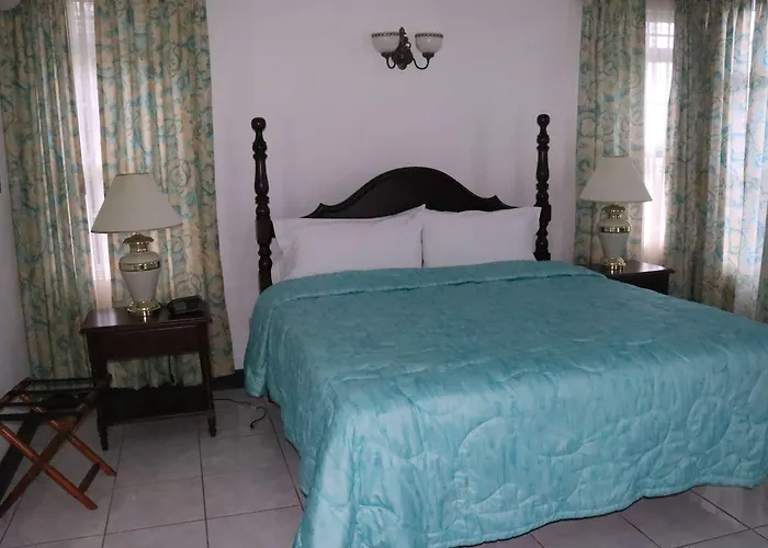 Pink Rock Inn Bed And Breakfast