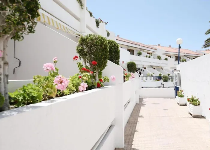 Apartamento De 2 Dormitorios Con Piscina En Costa Adeje