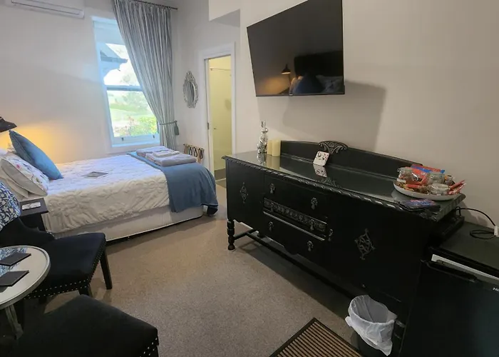 Magpie And Stump Hotel 'Nest Accommodation' And 1Km Offsite 'Loft 7' Studio