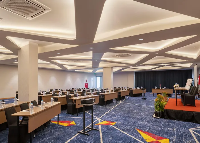 Luminor Hotel Airport Sidoarjo By Wh , Best Choice And Strategic Location With A Rooftop Area In Town