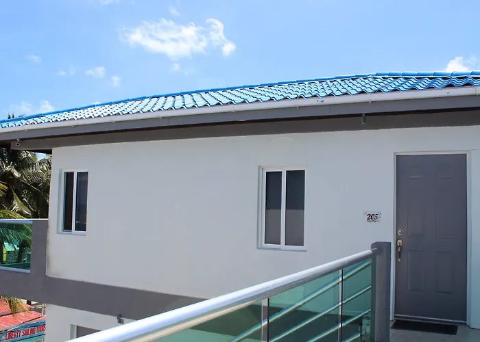 Barefoot Caye Caulker Hotel