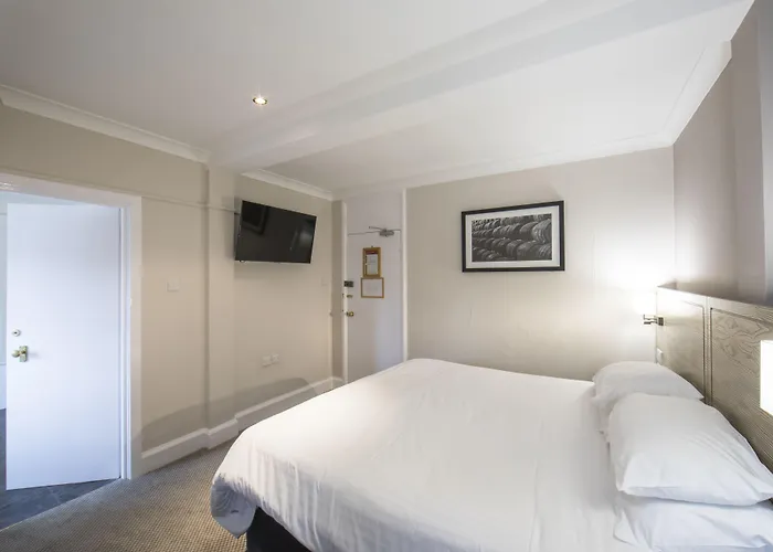 Half Moon, Sherborne By Marston'S Inns