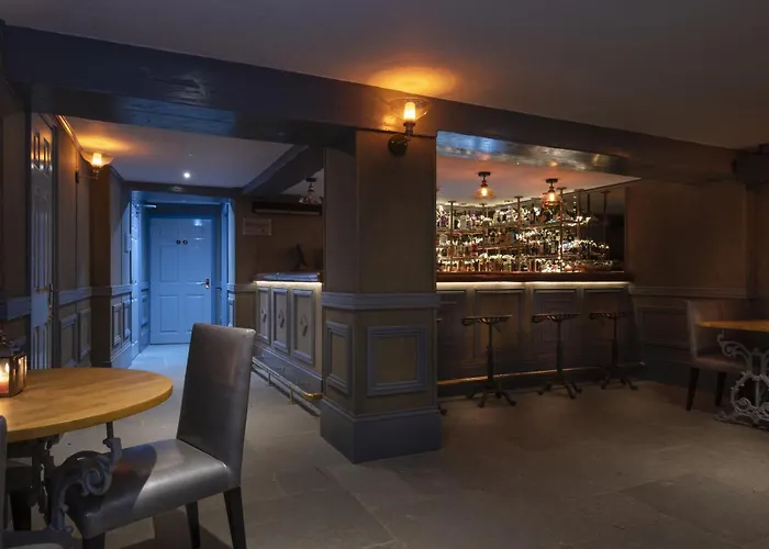 Twenty Hotel & Bar