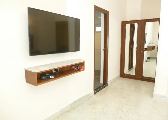Sreeparthi Hotel