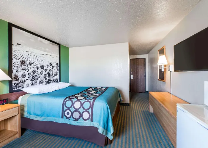 Super 8 By Wyndham Devils Lake