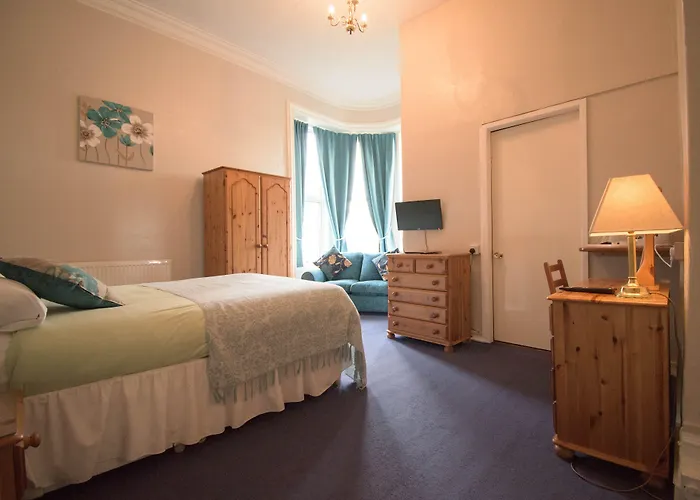 Pinegrove Hotel