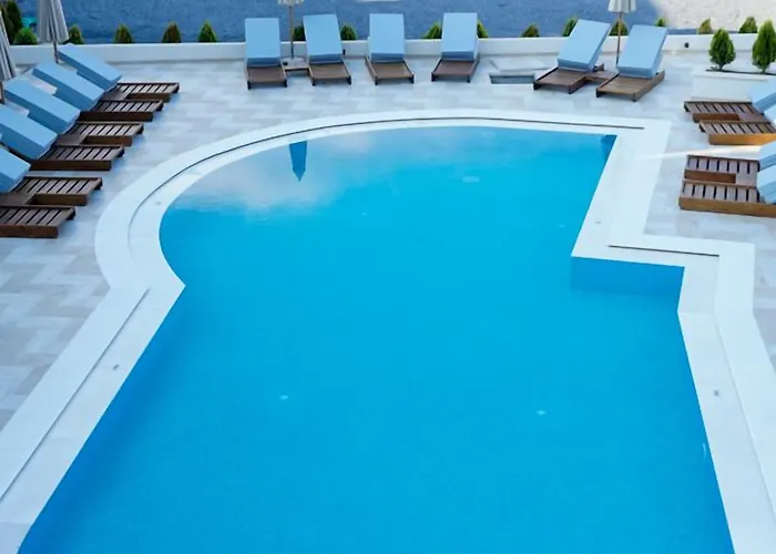 Agnes Deluxe Hotel