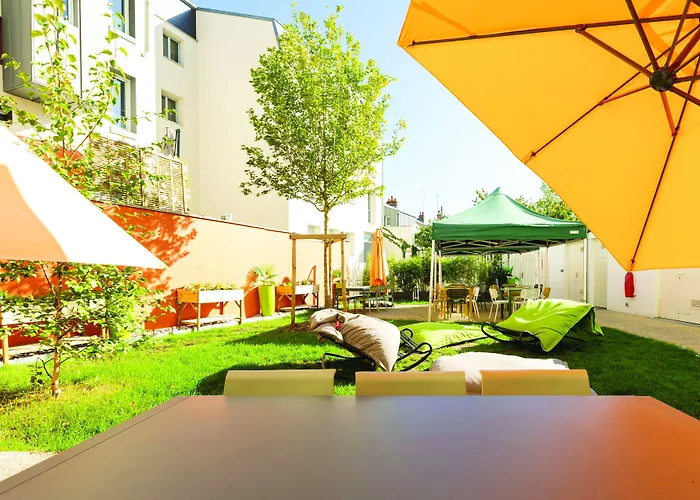 The People - Tours Hotel