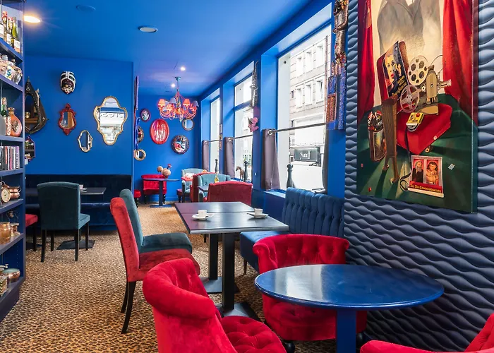 Brit Hotel Privilege Lisieux - La Villa Des Arts