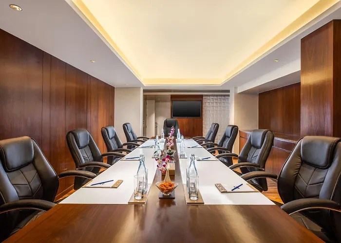Royal Hometel Suites