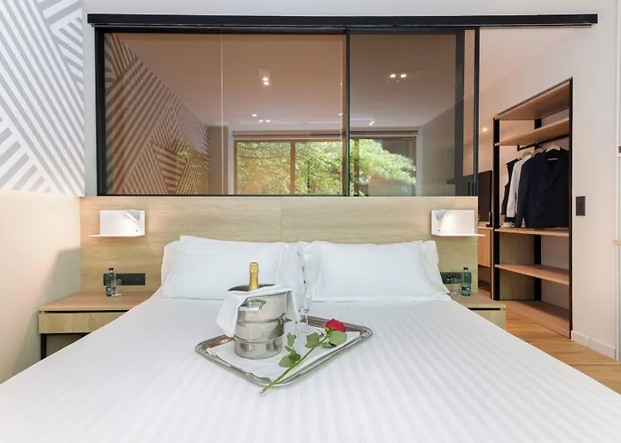 Suites Plaza Hotel & Wellness