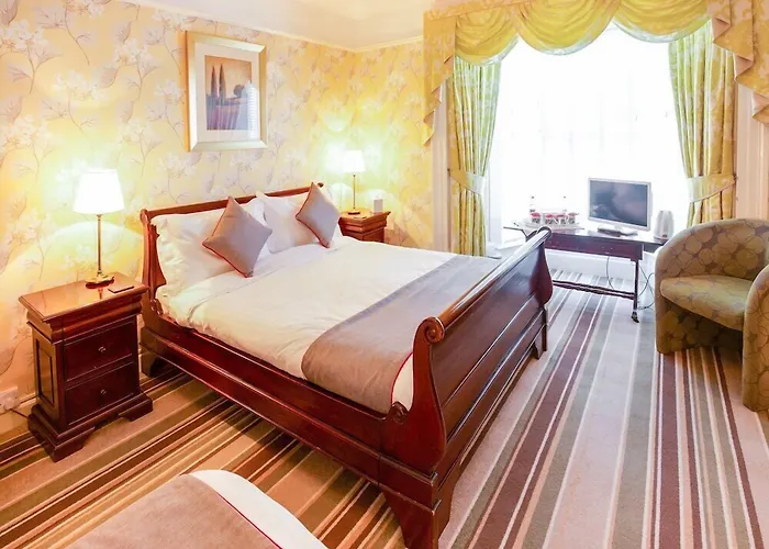 Oyo Lamphey Hall