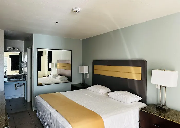 Casa Blanca Hotel - Cypress, Buena Park