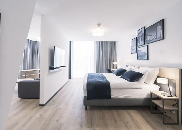 Yparc Hotel, Forum