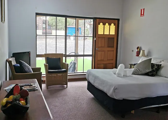 Lake Clifton Tavern And Motel