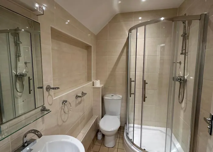 Oyo Cavendish Annexe