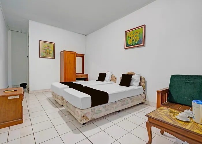 Oyo 94802 Hotel Prima