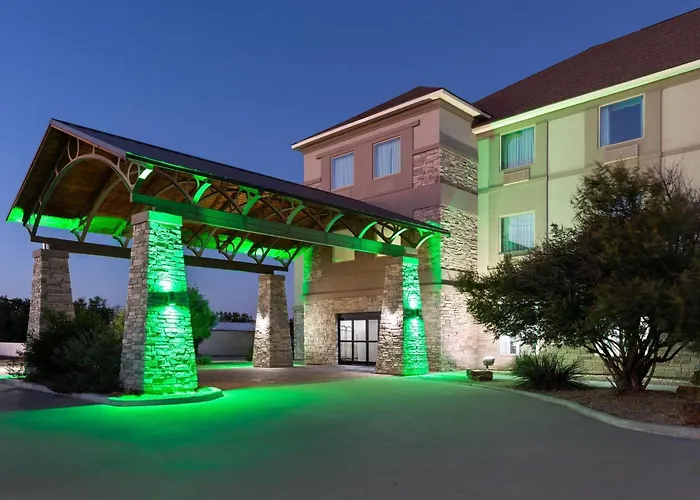 Baymont By Wyndham Andrews Tx Hotel
