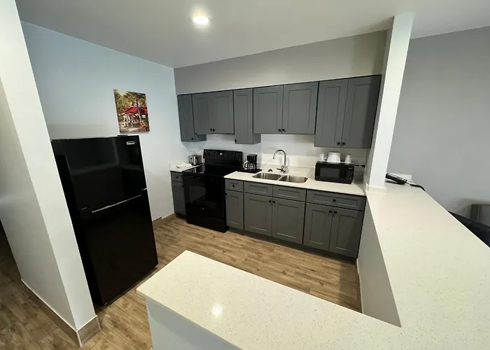 Englewood Inn & Suites