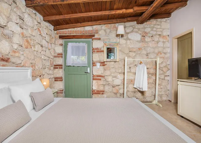 Petrino Eco Village