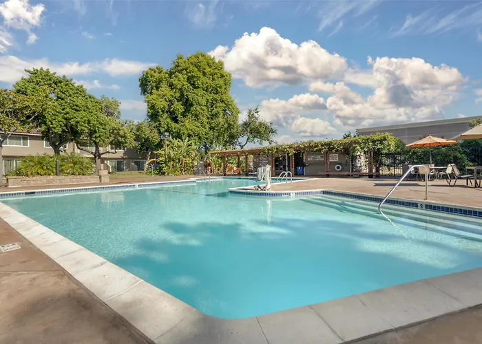 Best Western Plus Garden Court Inn