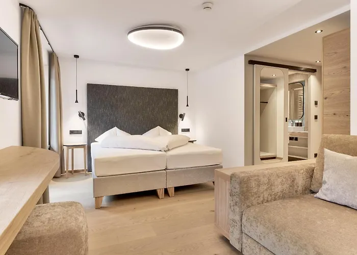 Quality Hosts Arlberg - Hotel Goldenes Kreuz B&B - Sommerkarte Premium Inklusive