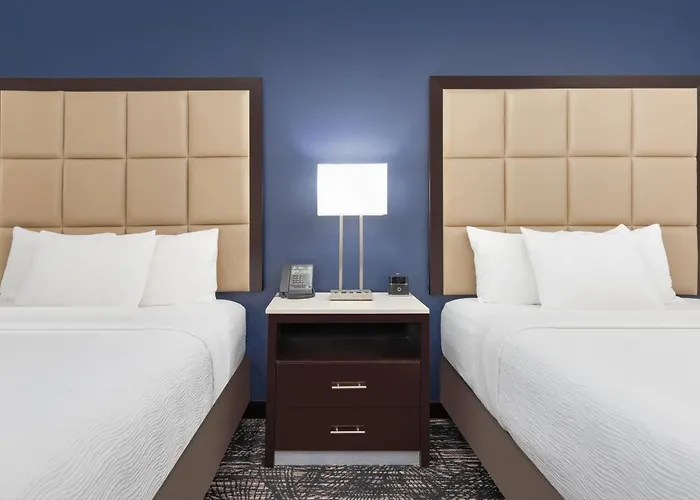 La Quinta Inn And Suites By Wyndham Paris