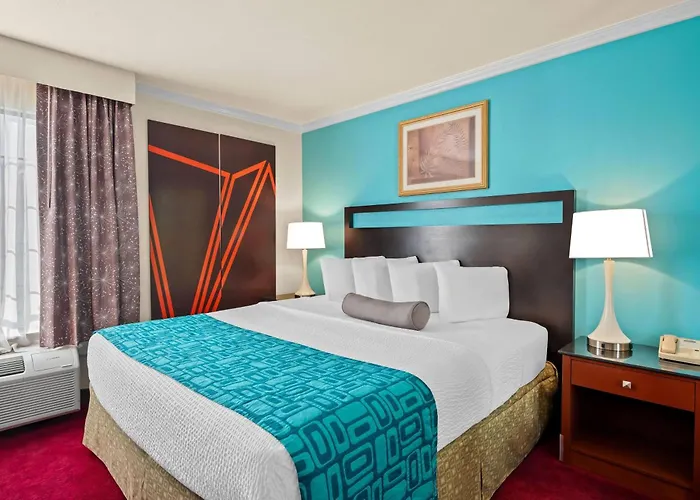 Howard Johnson By Wyndham Pasadena